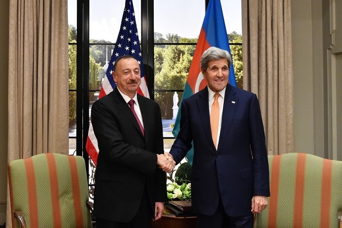 İlham Əliyev:`Danışıqları davam etdirməyə hazırıq` (FOTO)